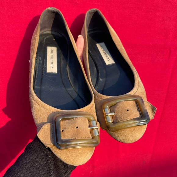 Burberry Flats - Picture 1 of 8